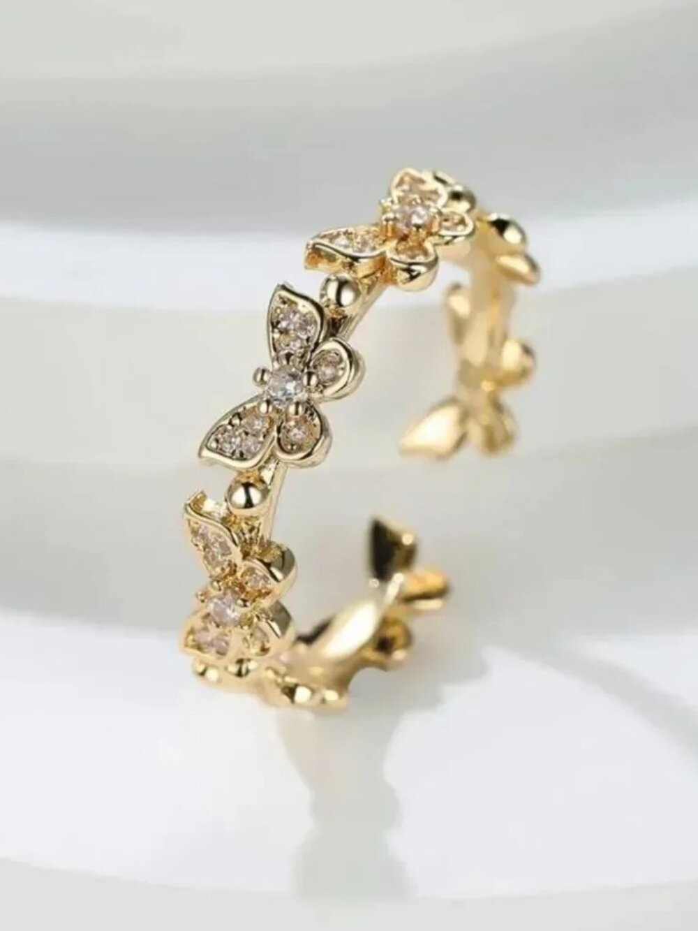 Gold Butterfly Ring Q59